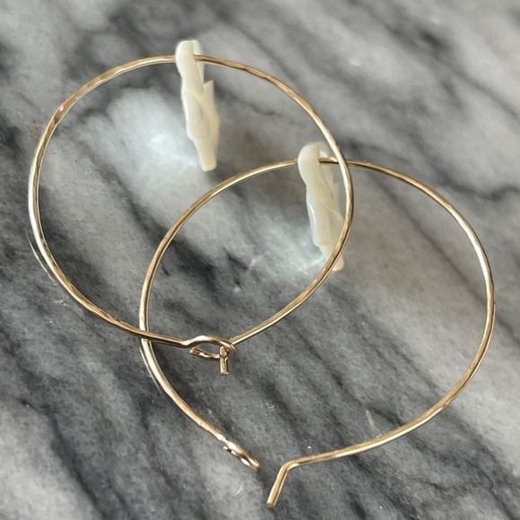 Hawaiian Mini White Plumeria 14K Gold filled Natural Mother of Pearl hoop earrin - Picture 6 of 6